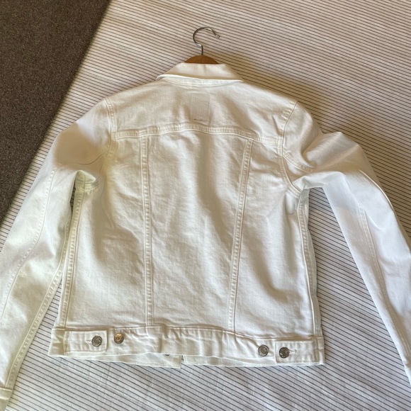 NWOT White cropped stretch Gap denim jacket - Picture 4 of 7